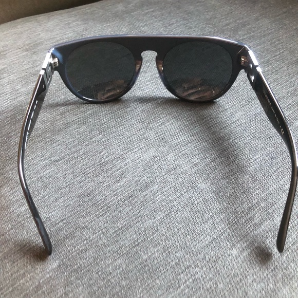 Versace Sunglasses - Picture 5 of 8